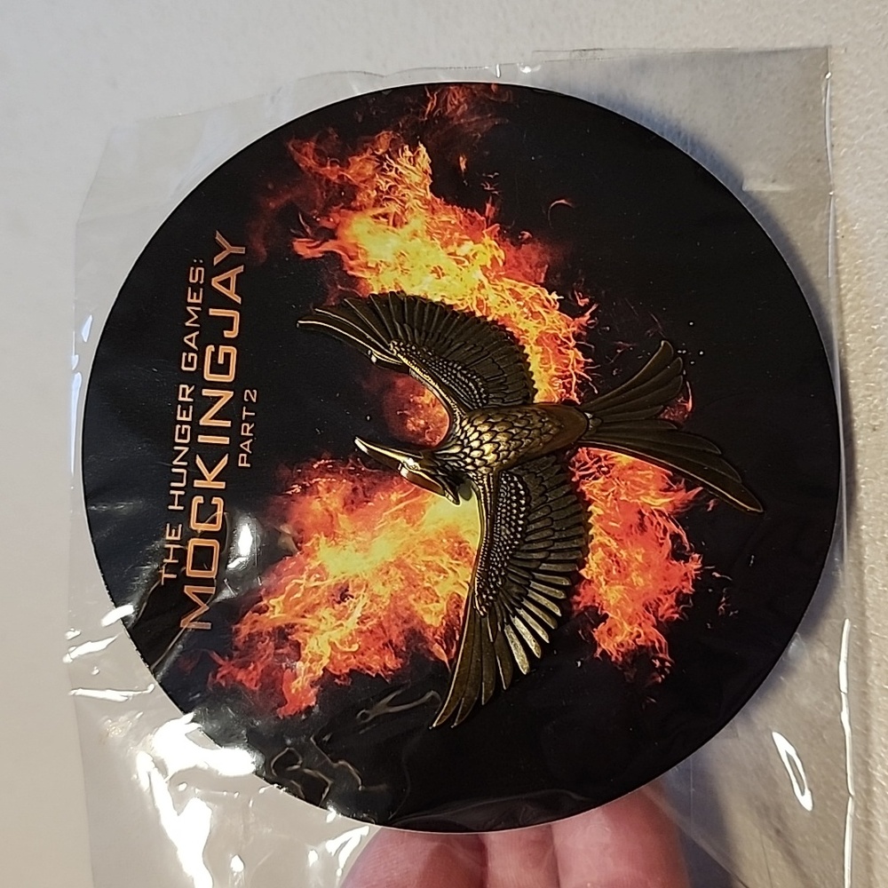 Mockingjay Collectors Pin - Picture 3 of 4